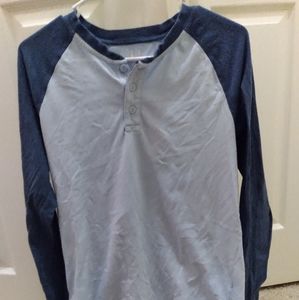 4 pack Gap long sleeve tees